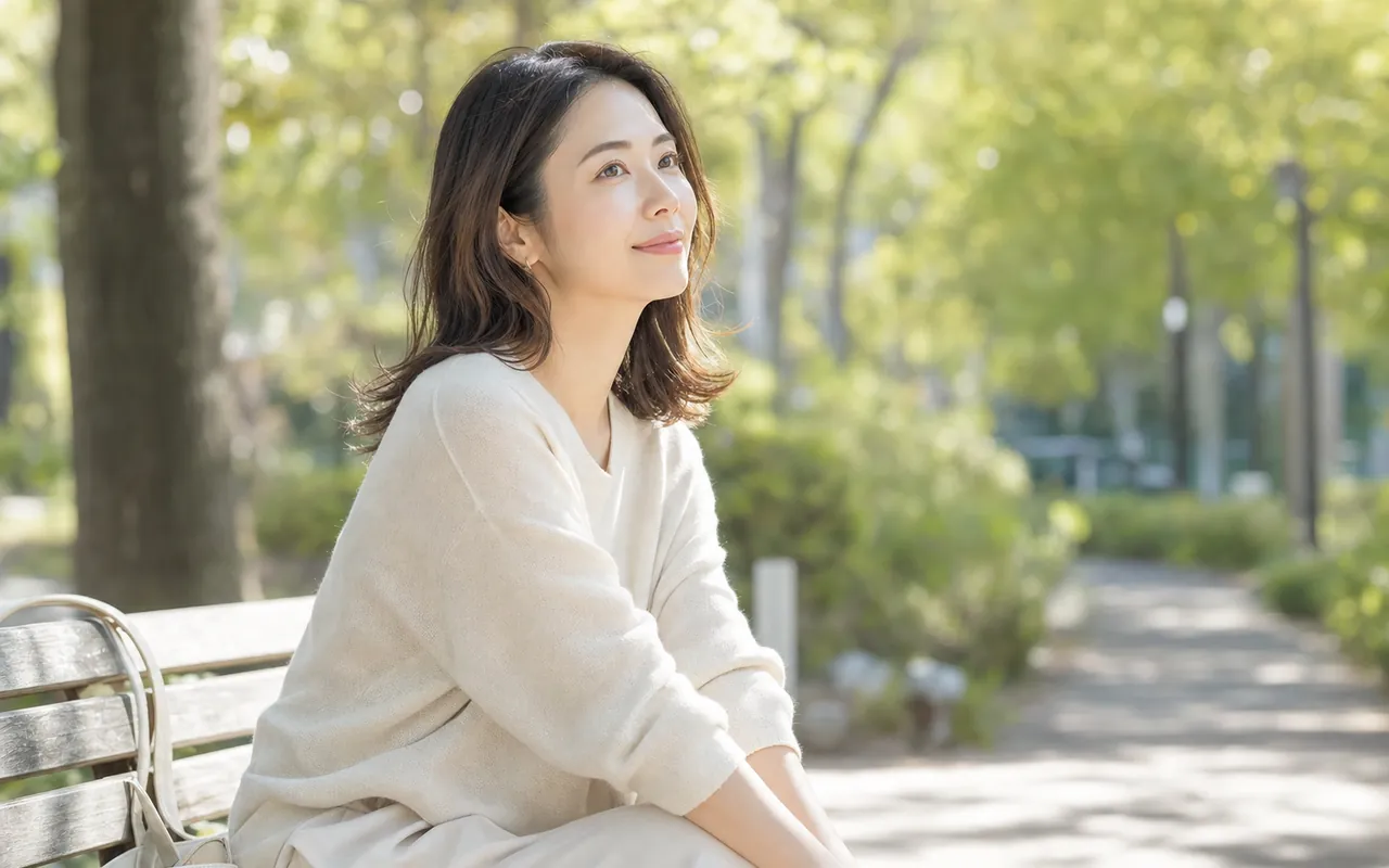 納得して前を向く女性